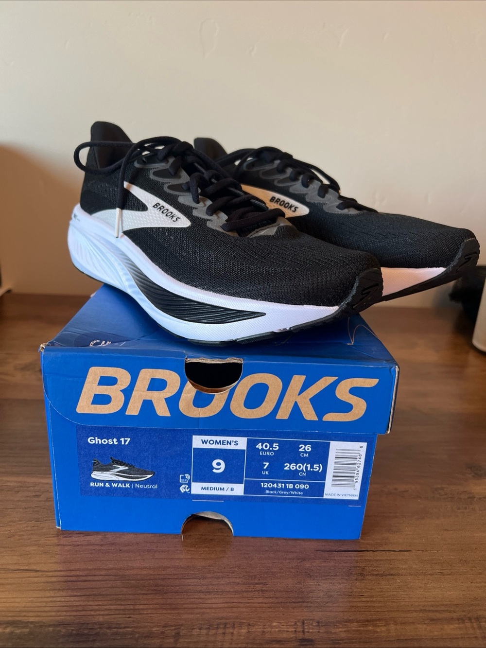 Brooks Ghost 17 Womens Running Shoes - Black and White